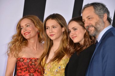 Leslie Mann, Maude Apatow, Iris Apatow & Judd Apatow