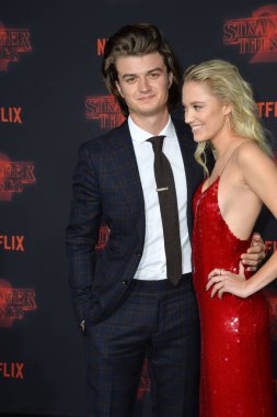 Joe Keery & Maika Monroe