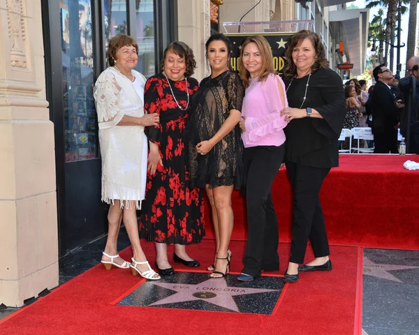 Eva Longoria, Ella Eva Mireles & Sisters — Foto de Stock