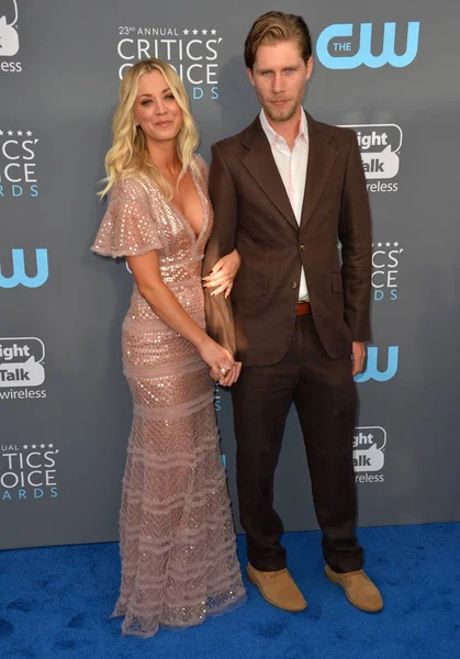 Kaley cuoco & karl cuoco — Foto Stock