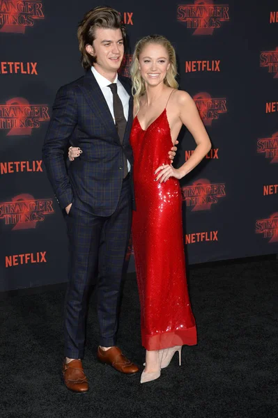 Joe Keery & Maika Monroe