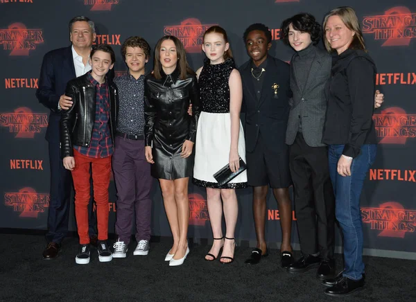 Ted Sarandos, Noah Schnapp, Gaten Matarazzo, Millie Bobby Brown, Sadie Sink, Caleb Mclaughlin, Finn Wolfhard - Cindy Holland — Photo