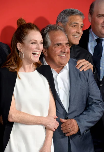 Julianne Moore, Jim Gianopulos & George Clooney — Stok fotoğraf