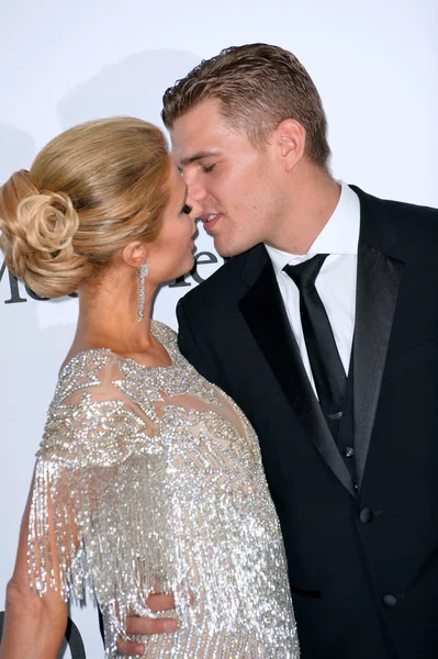 Paris Hilton & Chris Zylka — Foto de Stock