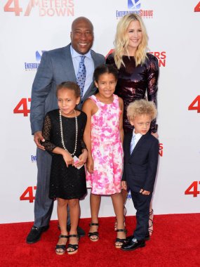 Byron Allen & Jennifer Lucas & Olivia Allen & Chloe Allen & Luca