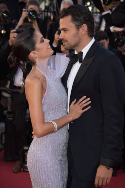 Sara Sampaio & Oliver Ripley