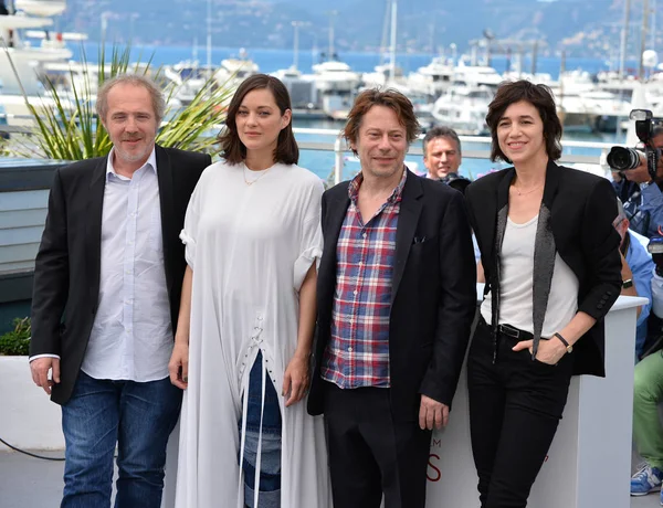 Arnaud Desplechin, Marion Cotillard, Mathieu Amalric & Charlotte —  Fotos de Stock