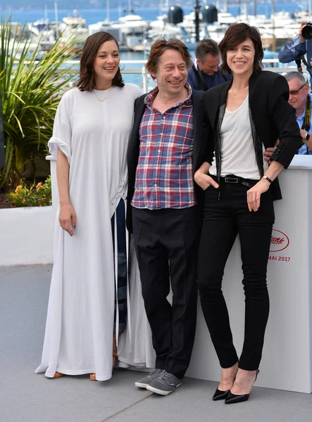 Marion Cotillard, Charlotte Gainsbourg & Mathieu Amalric —  Fotos de Stock