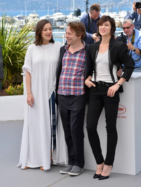 Marion Cotillard, Charlotte Gainsbourg et Mathieu Amalric — Photo