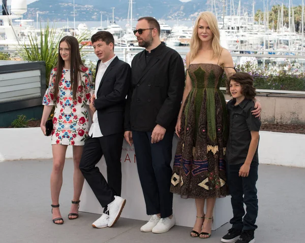 Nicole Kidman, Yorgos Lanthimos, Raffey Cassidy, Barry Keoghan & Sunny suljic — Stockfoto