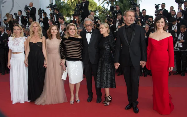 Elodie Bouchez, Sandrine Kiberlain, Isabelle Huppert, Catherine Deneuve, Emmanuelle Beart, Juliette Binoche & Lambert Wilson — Stockfoto