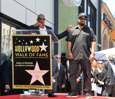 Buz Küpü & John Singleton