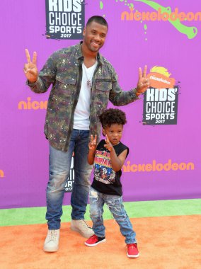 Russell Wilson & Konuk