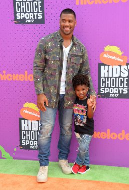 Russell Wilson & Konuk