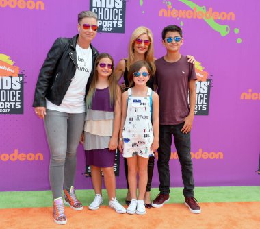 Abby Wambach, Glennon Doyle Melton & Konuklar