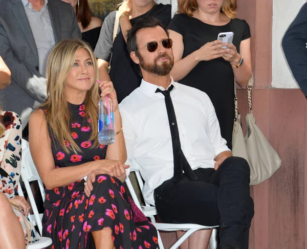 Jennifer Aniston & Justin Theroux — Stock Photo, Image