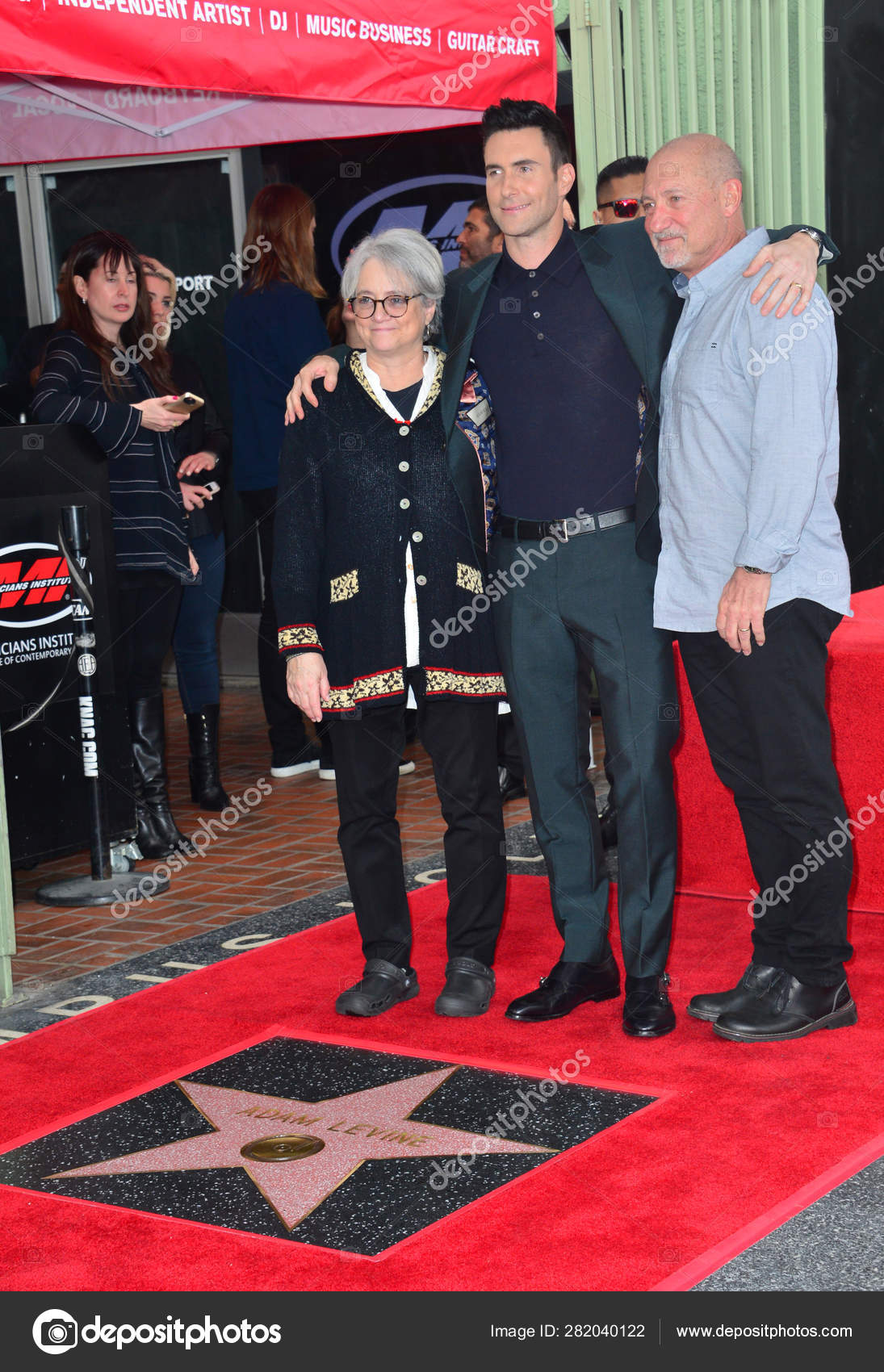 Adam Levine & Parents — Stock Editorial Photo © Featureflash 282040122