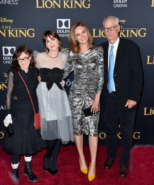 Mary Jo Deschanel, Zooey Deschanel, Emily Deschanel & Caleb Deschanel — Fotografia de Stock