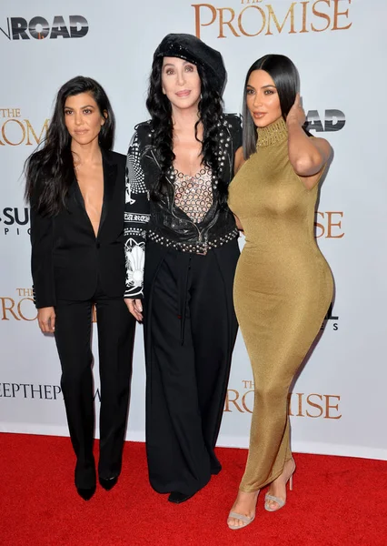 Cher & Kim Kardashian West & Kourtney Kardashian — Foto de Stock