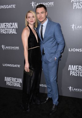 Valorie Curry & Sam Underwood