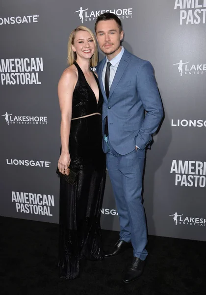 Valorie Curry a Sam Underwood — Stock fotografie