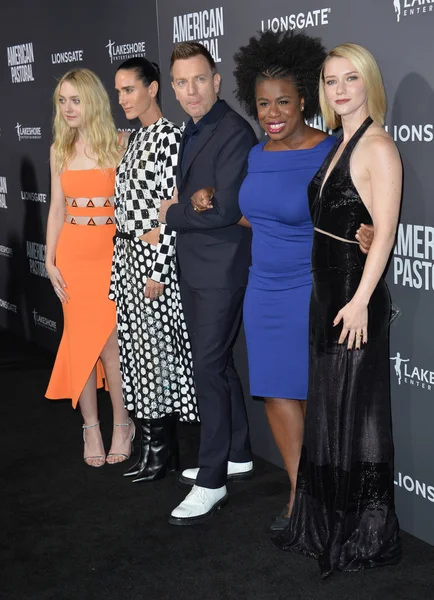 Dakota Fanning & Jennifer Connelly & Ewan Mcgregor & Dakota Fanning & Uzo Aduba & Valorie Curry —  Fotos de Stock