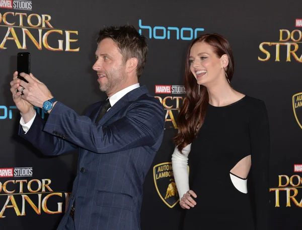 Lydia Hearst ja Chris Hardwick — kuvapankkivalokuva