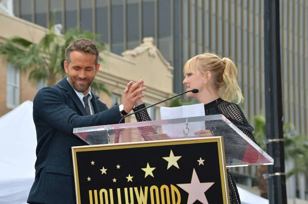 Ryan Reynolds y Anna Faris — Foto de Stock