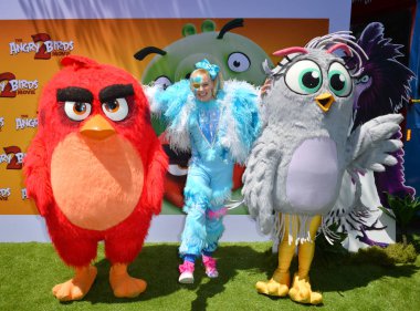 Jojo Siwa, Kırmızı & Gümüş