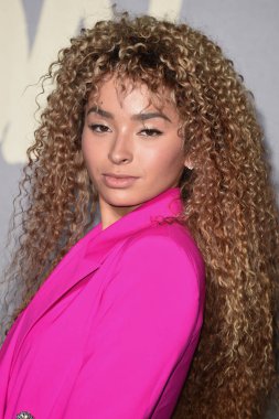 Ella Eyre