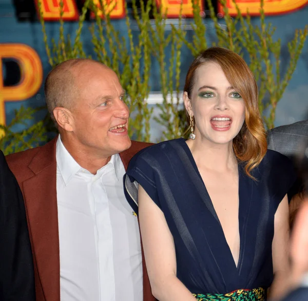 Woody Harrelson & Emma Stone — Stock Photo, Image