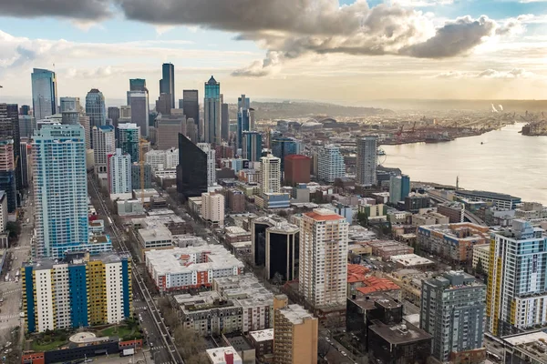 Vista panorámica del horizonte de Seattle desde la plataforma de observación en la Aguja Espacial — Foto de Stock