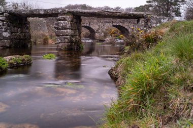 Dart Nehri üzerinde iki köprü