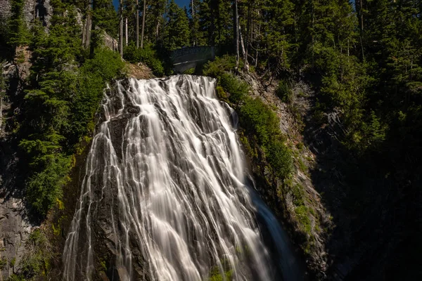Narada Falls en el Parque Nacional Monte Rainier larga exposición — Foto de Stock