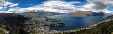 Queenstown ve Wakatipu Gölü'nün havadan görünümü, Yeni Zelanda