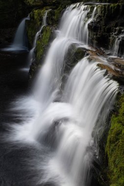 Brecon Beacons, akan su ile Galler doğal şelale şelale, şelale Uzun pozlama çekim