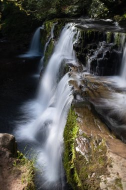 Brecon Beacons, akan su ile Galler doğal şelale şelale, şelale Uzun pozlama çekim