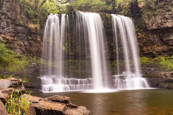 Brecon Beacons, akan su ile Galler doğal şelale şelale, şelale Uzun pozlama çekim
