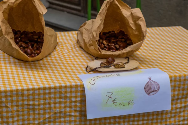 Bags of seasonal sweet chestnuts available for sale — Stock Photo, Image