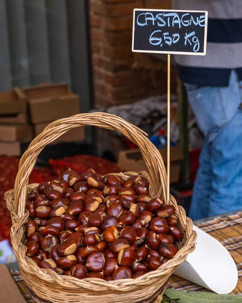 A basket of seasonal sweet chestnuts available for sale — Stock Photo, Image