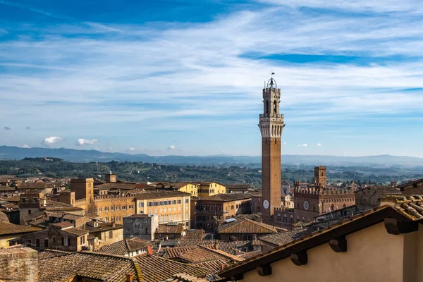 La vista dello splendido skyline senese dalla cima del Duomo — Foto Stock