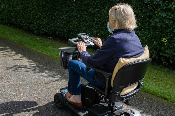 Elderly Lady Blue Coat Wearing Mask Becasue Covid Enjoying Freedom — Stock Photo, Image