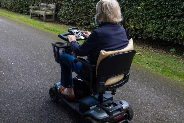 Elderly Lady Blue Coat Wearing Mask Becasue Covid Enjoying Freedom — Stock Photo, Image