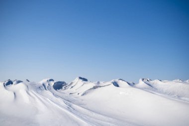 Sibirya 'nın karlı manzaralarının arkaplan resmi.