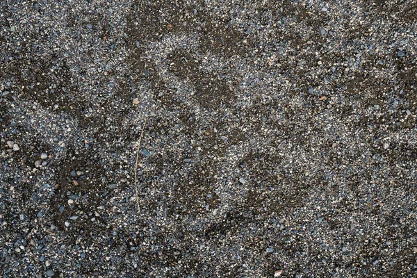 A textura de uma pedra rasa do rio. Imagem de fundo de seixo — Fotografia de Stock