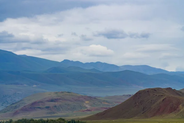 Imagem de fundo de uma paisagem de montanha. Rússia, Sibéria, Altai — Fotografia de Stock