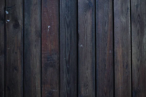 Holzstruktur. Makro-Hintergrundbild eines nassen dunklen Holzes — Stockfoto