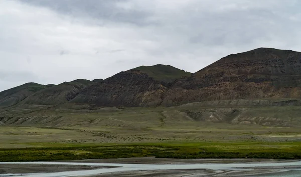 Imagen de fondo de un paisaje de montaña. Rusia, Siberia, Altai — Foto de Stock