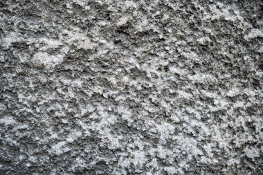 Eski bir çatlak beton duvarın dokusu. W'nin arka plan görüntüsü