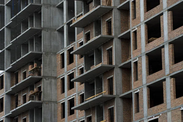 Foto de un edificio de varios pisos en construcción —  Fotos de Stock